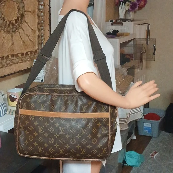 AUTHENTIC LOUIS VUITTON MONOGRAM DOUBLE COMARTMENT TRAVEL BAG. - Picture 5 of 16